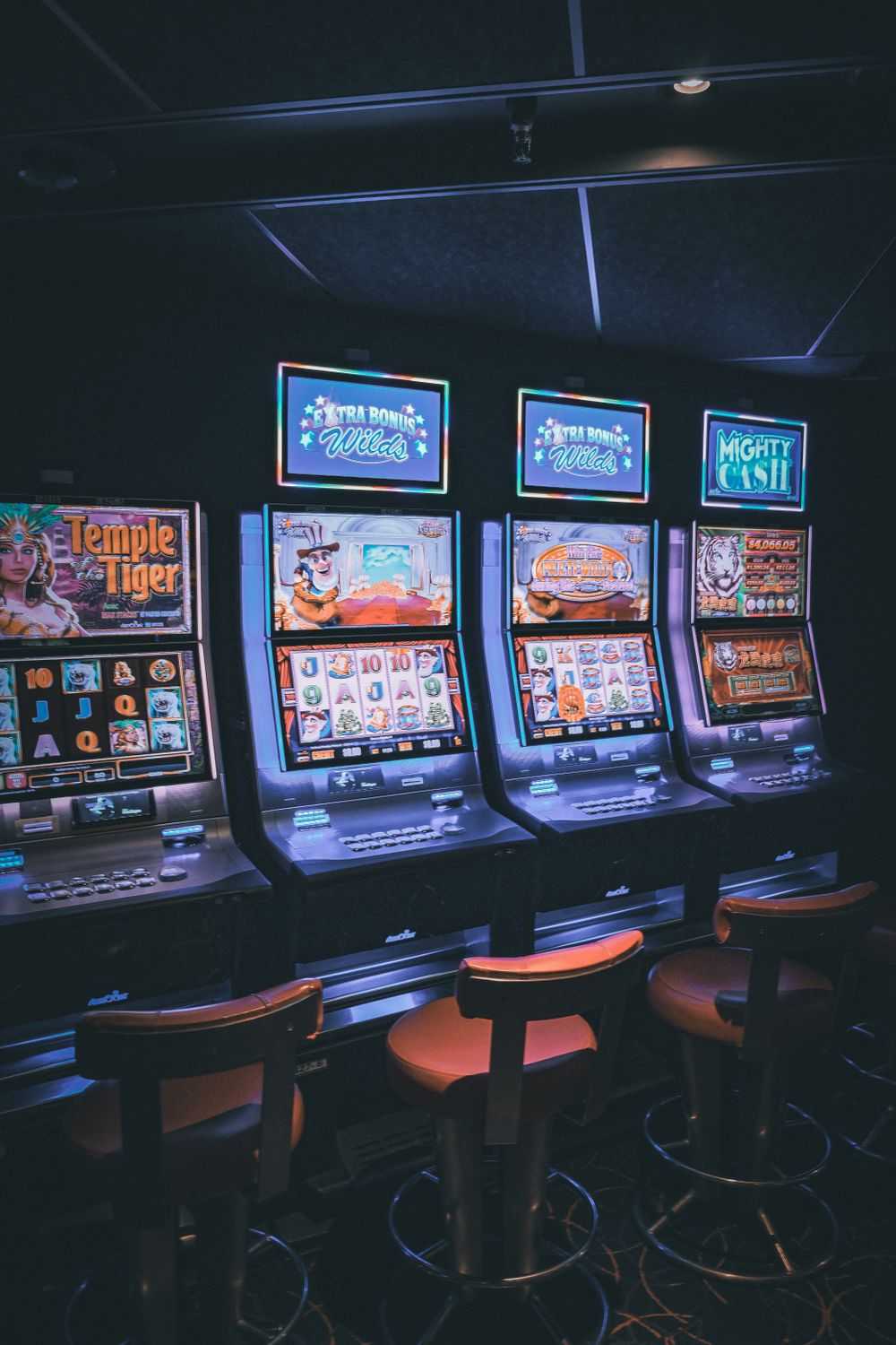 Casino slot machines a Canadian player spins Tome of Madness on